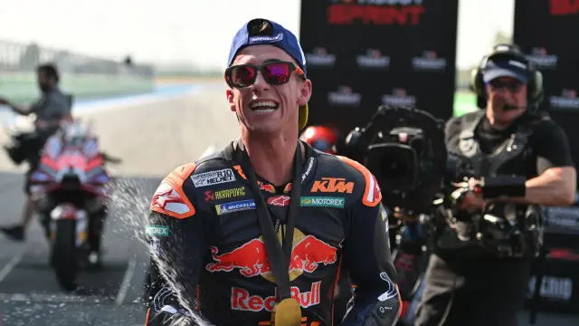 Pedro Acosta celebrando su victoria al sprint en el GP de Tailandia de 2026