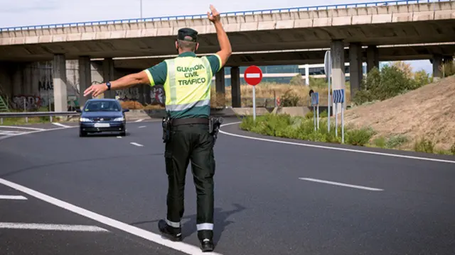 La Guardia Civil ha multado a 99 conductores en un evento de motor.