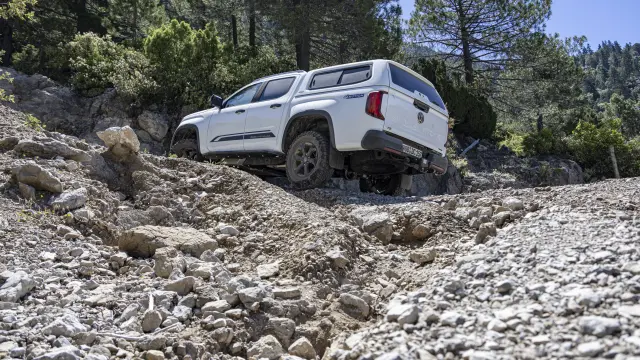 Como tiene bloqueo en el eje trasero, que se quede una rueda en el aire no es un problema