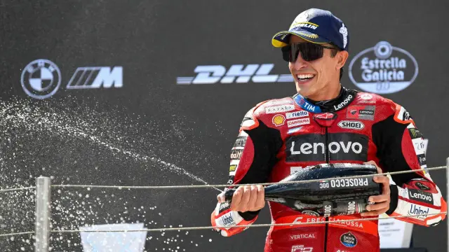 Marc Márquez celebrando su victoria en el GP de Hungría de MotoGP