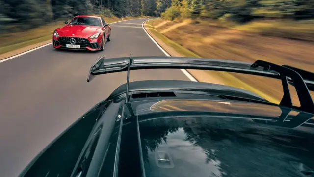 Comparativa: Mercedes-AMG GT 63 Pro vs. Porsche 911 GT3.