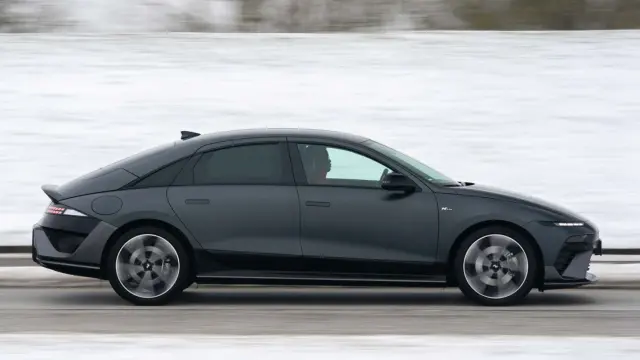 Comparativa del Hyundai Ioniq 6 84 kWh vs Volkswagen ID.7 GTX. Barrido del Ioniq.
