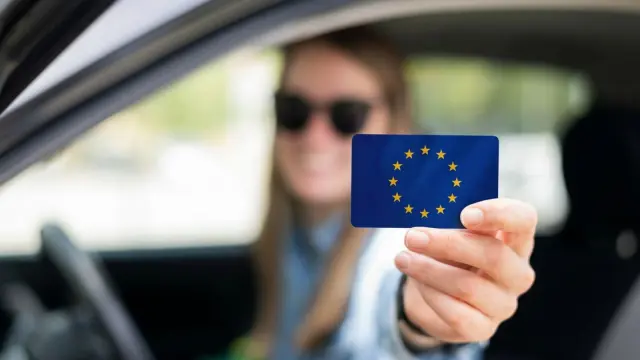 La UE trabaja en un carnet de conducir único