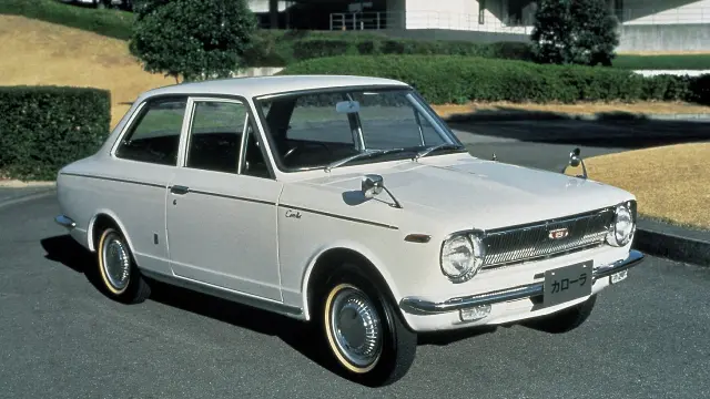 Nacimiento del Toyota Corolla.
