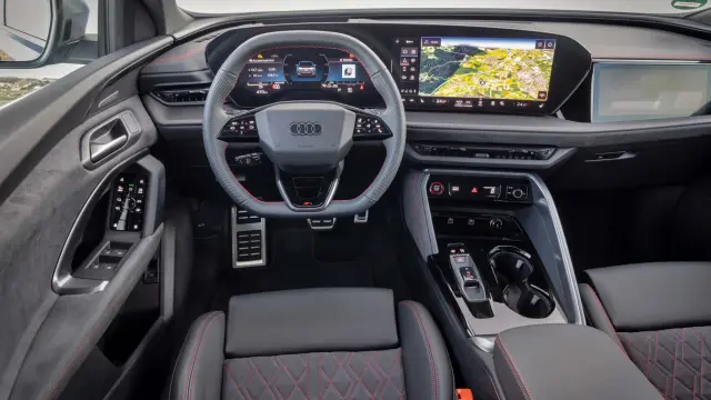 Comparativa del BMW X3 M50 vs. Audi SQ5. Cockpit del Audi.