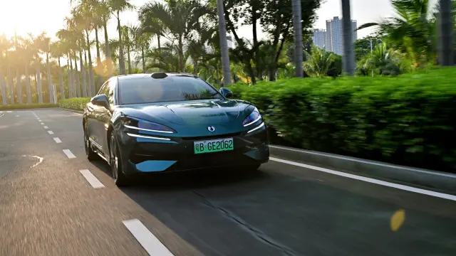 Denza Z9GT con conducción autónoma