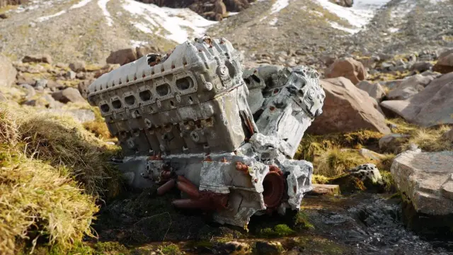 Motor V12 Rolls-Royce Merlin abandonado