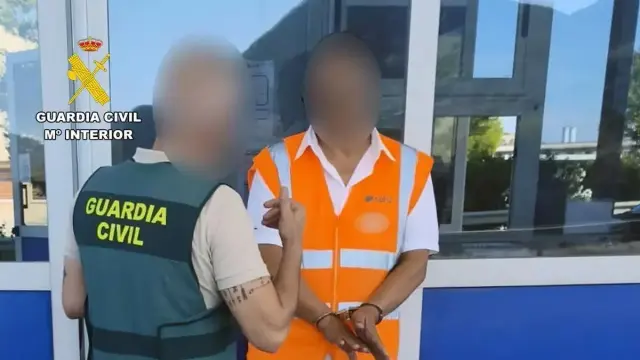 La Guardia Civil detiene a un empleado de la AP-7 por presuntamente quedarse con el dinero de los peajes.