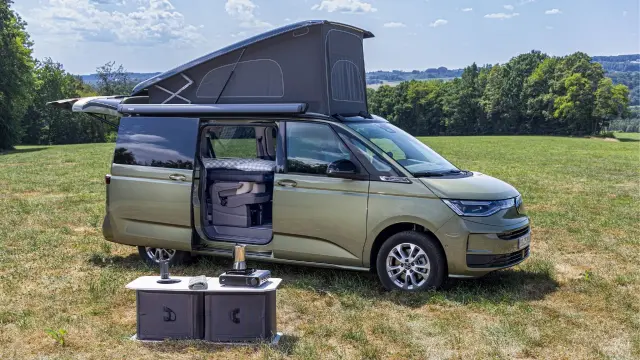 La Volkswagen California Beach estrena cocina infalible y cama flexible.
