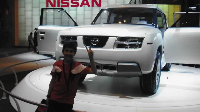 Sergio Ríos en el Salón Internacional del Automóvil de 2006 con el concept Nissan Terranaut