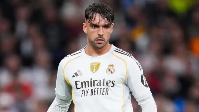 Raúl Asencio se mete en un lío con el coche