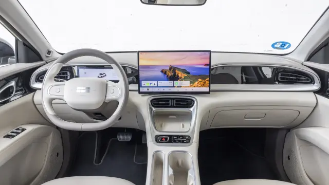 Geely E2
