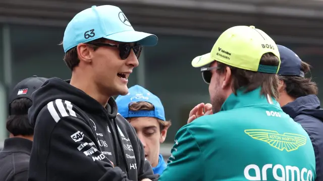George Russell cree que Fernando Alonso merece más mundiales