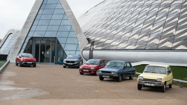 Renault celebra los 75 años de presencia industrial en España reuniendo sus vehículos actuales junto a los clásicos