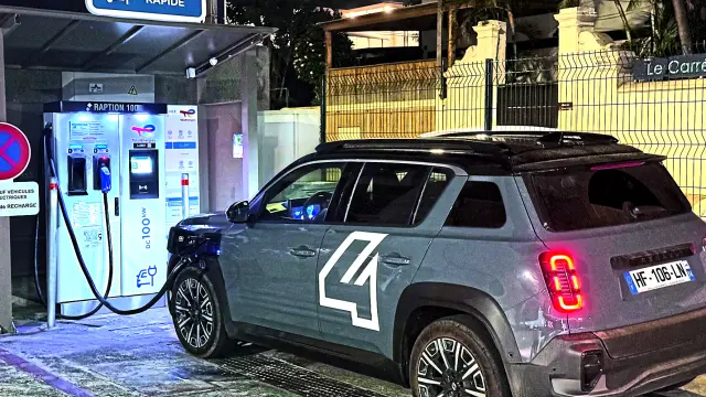 Renault 4 E-Tech en La Reunion
