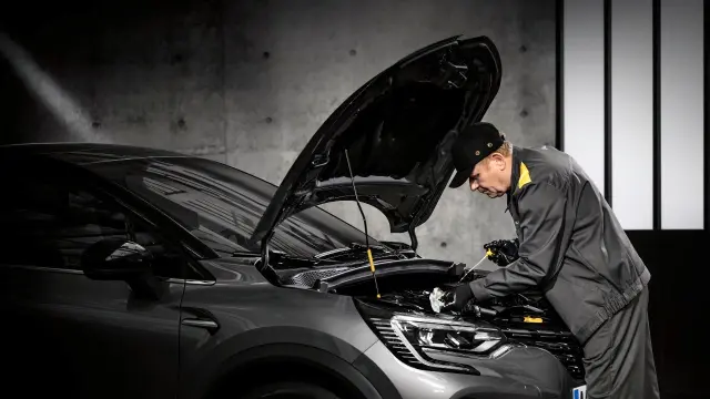 Las marcas de coches están quitando la varilla medidora de aceite motor.
