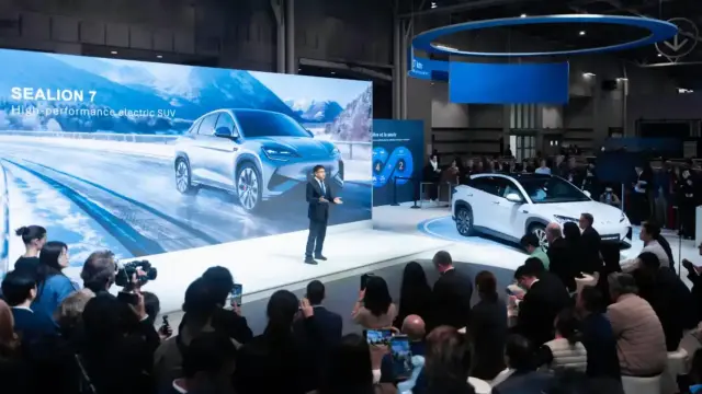Presentación del BYD Sealion 7 en el Salón del Automóvil de París 2026.