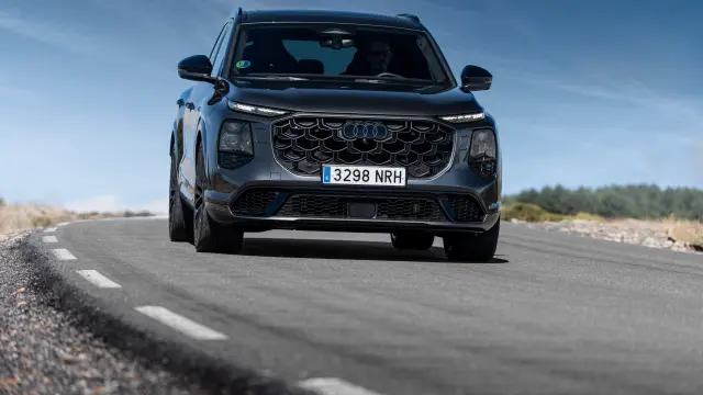 La parrilla delantera en forma de panel de abeja define a los nuevos Audi