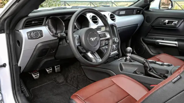 Ford Mustang salpicadero