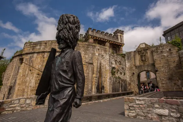 Puerta de Santa María, en Hondarribia. Foto: Asociación Empresarios Hostelería Hondarribia