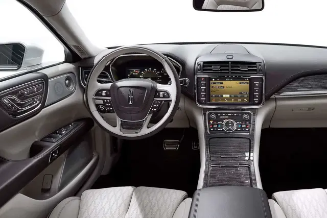 Interior del Lincoln Continental