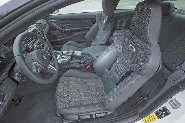 Prueba radical: BMW M4 Competition lateral asientos