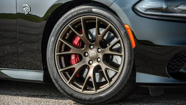 Dodge Charger Hellcat Hennessey llantas