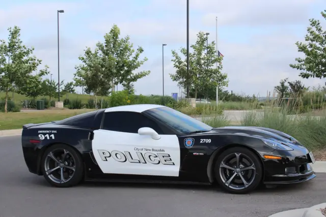 El Corvette embargado a un traficante ahora es de la Policía