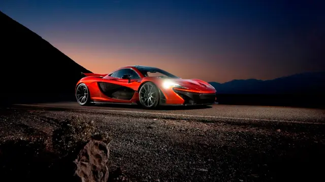 McLaren P1 en Death Valley faros