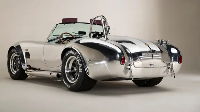 Shelby Cobra 427 50 Aniversario trasera