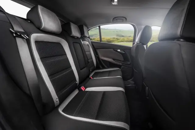 Fiat Tipo de cinco puertas plazas traseras