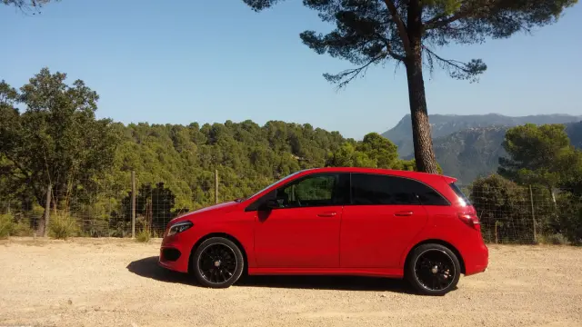 Mercedes Clase B 2015 lateral