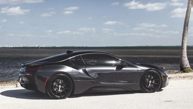 BMW i8 con ruedas HRE