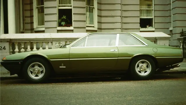 mejores-coches-invertir-top-gear-Ferrari-365-gt-4-2-2-lateral