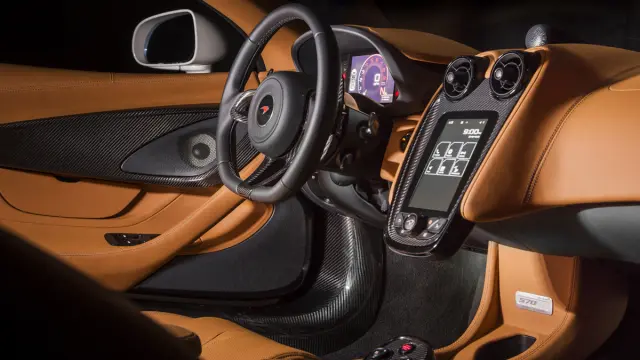 McLaren 570GT MSO Concept salpicadero