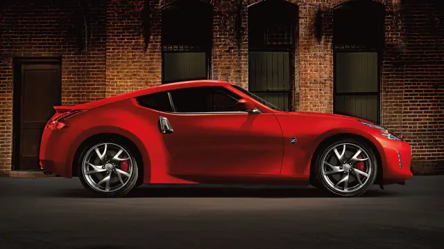 coches-mas-corren-menos-dinero-nissan-370z-zaga