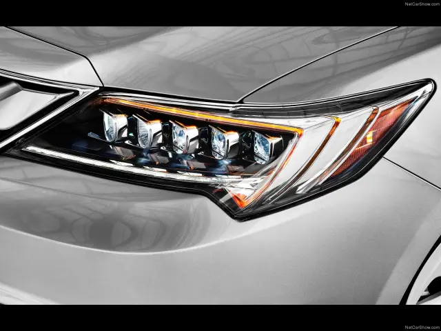 Faros del Acura ILX