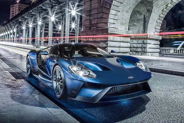 Ford GT. Unos 300.000 euros. Solo 250 ejemplares por año. En 2017.
