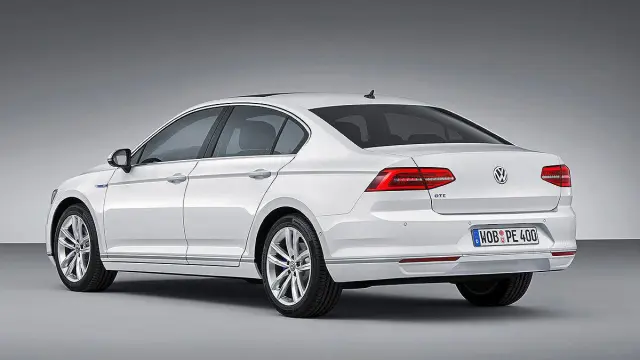 Volkswagen Passat GTE trasera