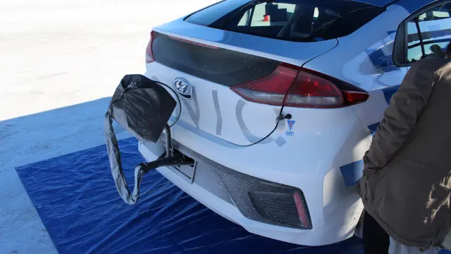 Hyundai Ioniq Hybrid récord velocidad trasera