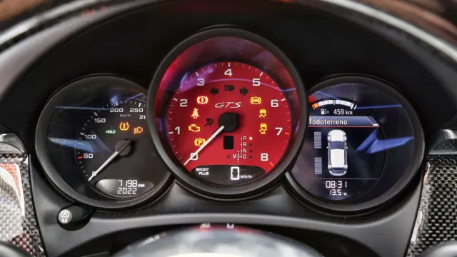 Prueba Porsche Macan GTS cuadro relojes