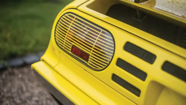Bugatti EB110 SS faros