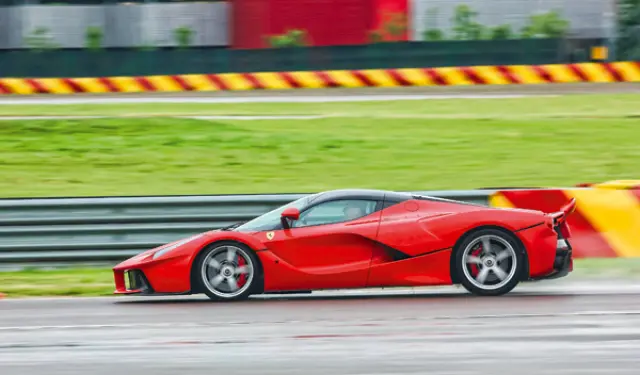 Ferrari LaFerrari lateral