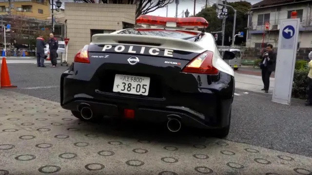 Nissan 370Z Nismo Policia Japón trasera