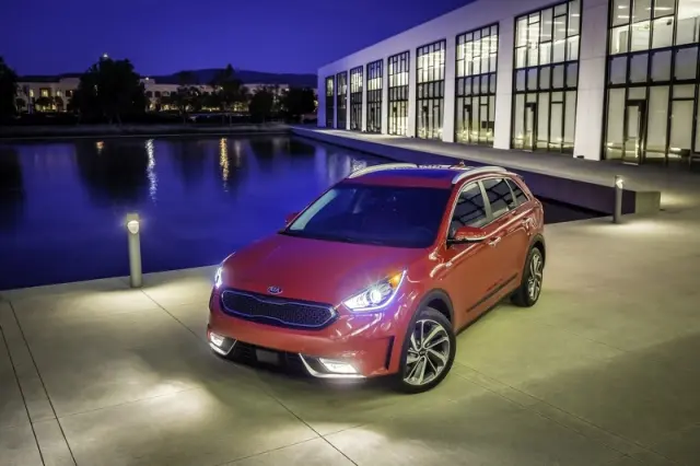 Nuevo Kia Niro 2017 tres cuartos delanteros