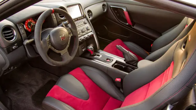 Nissan GTR Nismo Nurburgring interior