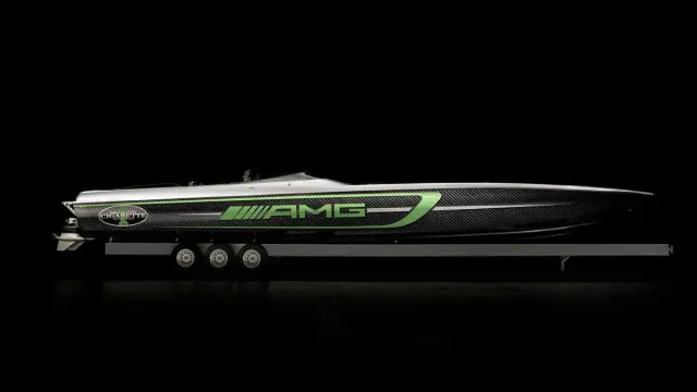 Cigarette Marauder 50 AMG GT R perfil