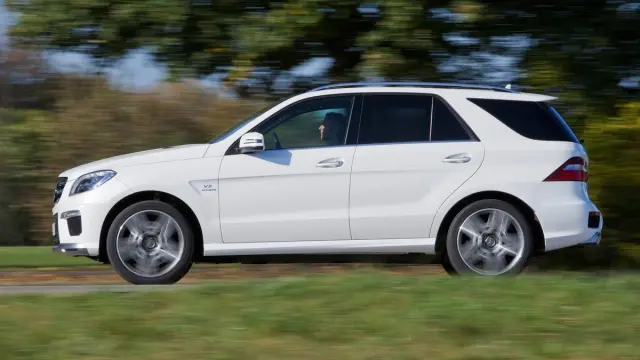 Mayores rivales nuevo BMW X5 M Mercedes ML 63 AMG lateral