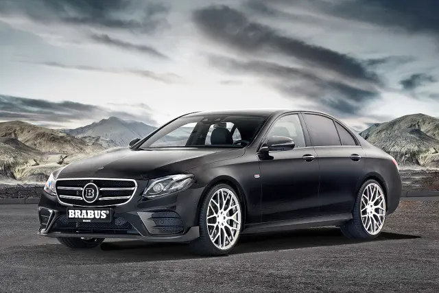 Para la generación W213 Brabus estrena llantas, y en el E200 sube de 184 a 225 CV.
