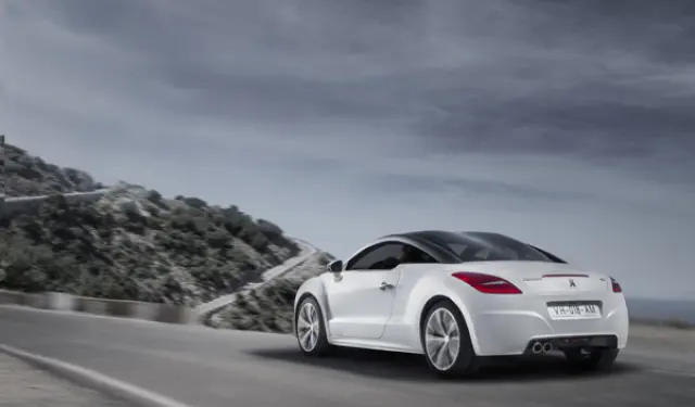 Peugeot RCZ 2012 dinámica trasera